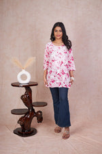Load image into Gallery viewer, Gazal Mulmul Short Kurta
