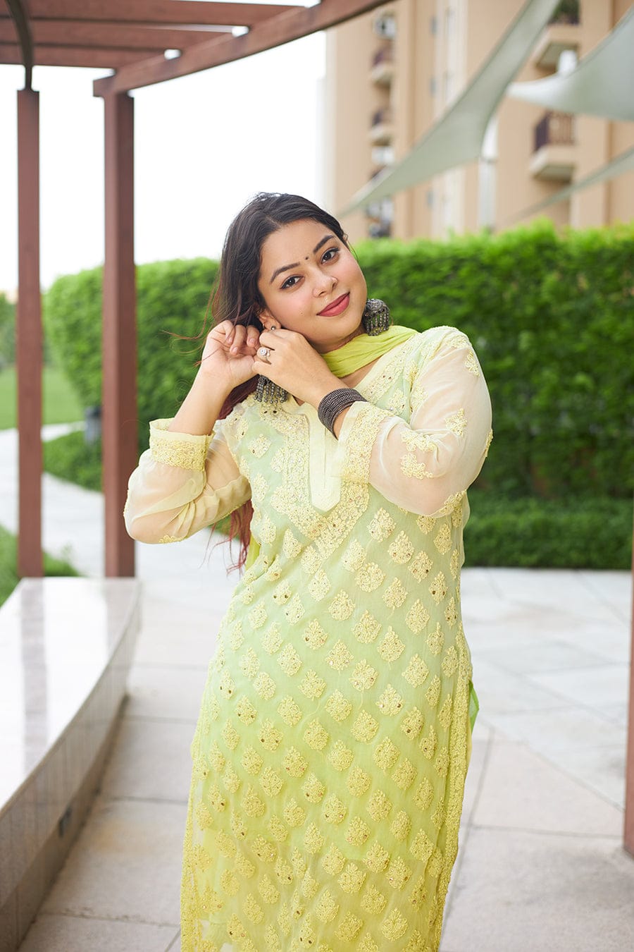 Omrae Buti Jaal Georgeete Chikankari Full Suit