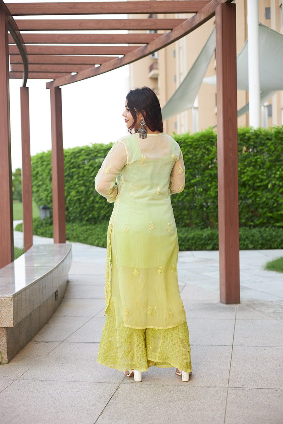 Omrae Buti Jaal Georgeete Chikankari Full Suit