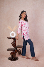 Load image into Gallery viewer, Gazal Mulmul Short Kurta
