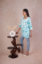 Load image into Gallery viewer, Gazal Mulmul Short Kurta
