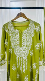 Load image into Gallery viewer, PREMIUM RIYON HANDCREAFTEDCHUKANKARI KURTI SET WITH DUPATTA
